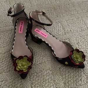 Betsey Johnson ankle strap heels size 7